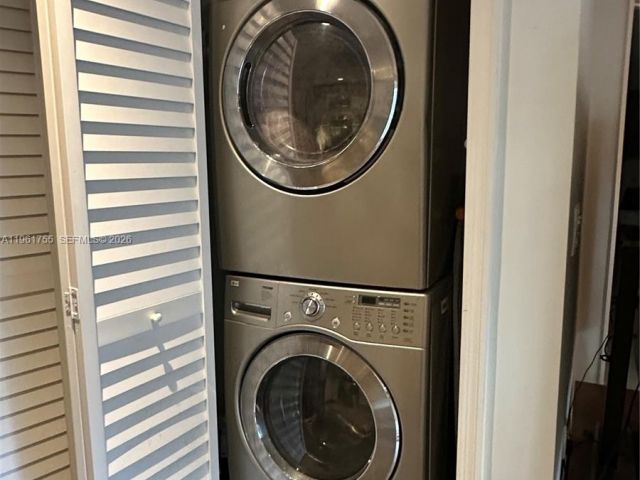 Home for rent at 723 NE 62nd St TH-1 - photo 7437538