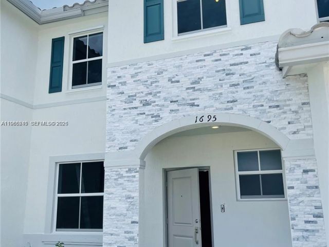 3-bedroom home for rent in Homestead - 1695 SE 27th Rd 1695 - MondialRealty