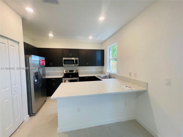3-bedroom home for rent in Homestead - 1695 SE 27th Rd 1695 - MondialRealty