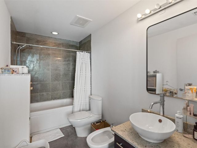 Apartment for sale  Unit #1019 - photo 7449234