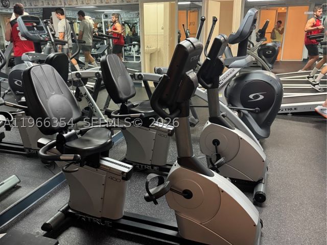 1-bedroom condo for rent in Miami Beach - 2899 Collins Ave 936 - MondialRealty