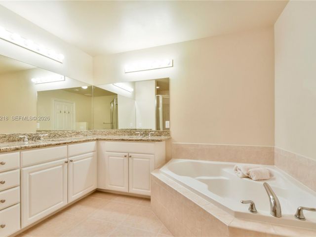 Apartment for rent  Unit #103 - photo 7437870