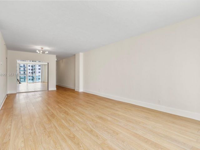 Apartment for rent  Unit #1110 - photo 7439075