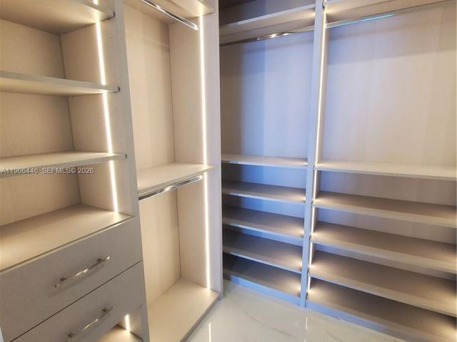 Apartment for rent  Unit #4403 - photo 7489127