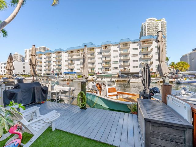 Home for rent at 3793 NE 170th St A-3 - photo 7529915