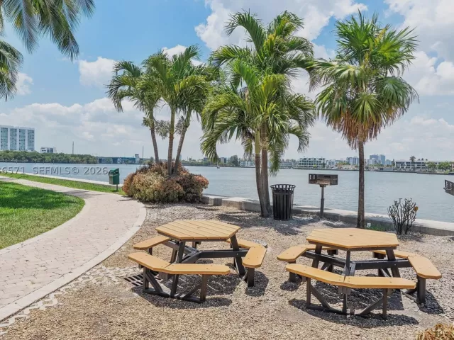 1-bedroom condo for sale in Sunny Isles Beach - 17150 N Bay Rd 2619 - MondialRealty