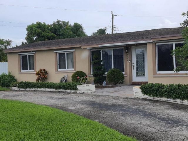 Home for sale at 1318 SW 49th Ter - photo 7483497