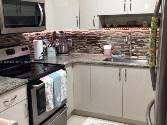 Home for sale at 1318 SW 49th Ter - photo 7483511