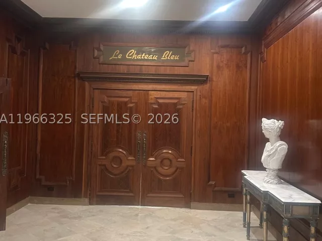 2-bedroom condo for sale in Miami Beach - 6039 Collins Ave 1517 - MondialRealty