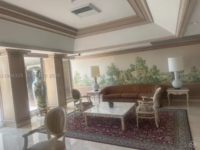 2-bedroom condo for sale in Miami Beach - 6039 Collins Ave 1517 - MondialRealty