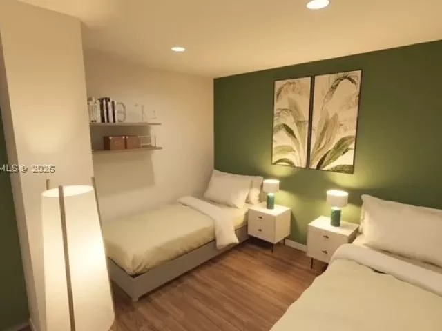 2-bedroom condo for sale in Miami Beach - 6039 Collins Ave 1517 - MondialRealty