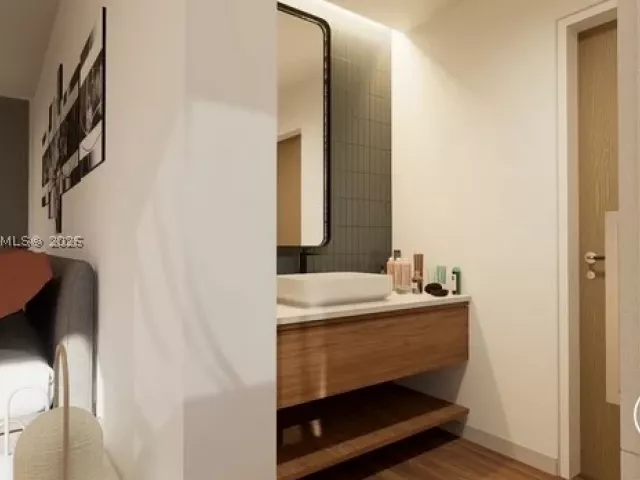 2-bedroom condo for sale in Miami Beach - 6039 Collins Ave 1517 - MondialRealty