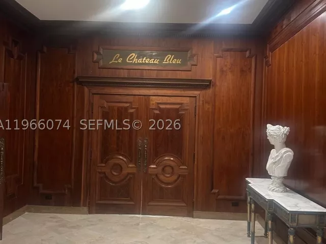 2-bedroom condo for sale in Miami Beach - 6039 Collins Ave 1625 - MondialRealty