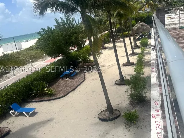 2-bedroom condo for sale in Miami Beach - 6039 Collins Ave 1625 - MondialRealty
