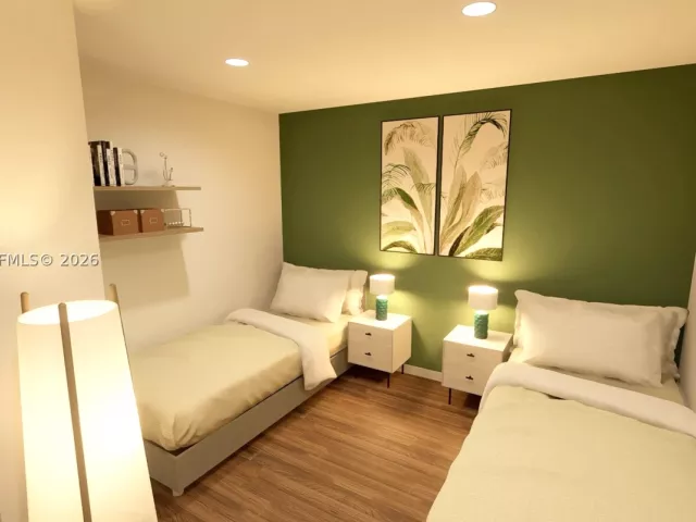 2-bedroom condo for sale in Miami Beach - 6039 Collins Ave 1625 - MondialRealty
