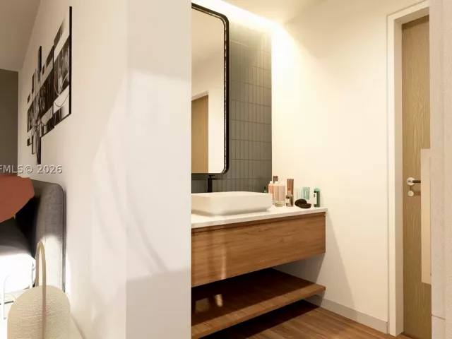 2-bedroom condo for sale in Miami Beach - 6039 Collins Ave 1625 - MondialRealty
