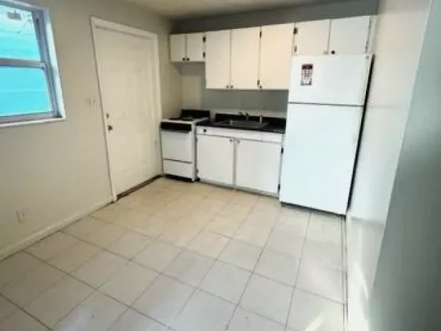 4-bedroom home for rent in Miami Gardens - 20682 NW 38th Avenue 20682 - MondialRealty