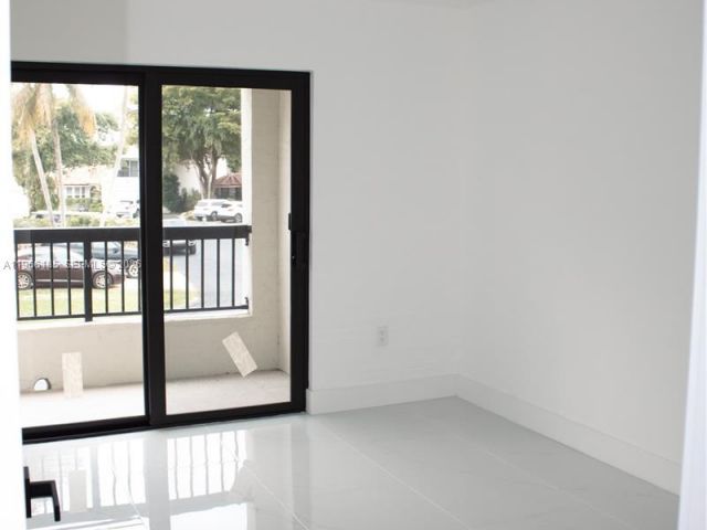 Home for rent at 10433 SW 118th Ct 0 - photo 7438659