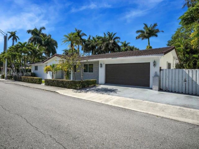 Home for sale at 1301 Hollywood Blvd - photo 7438878