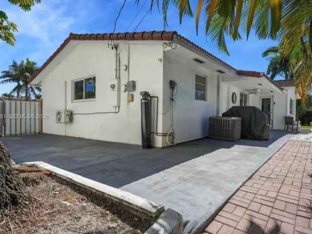 Home for sale at 1301 Hollywood Blvd - photo 7438879