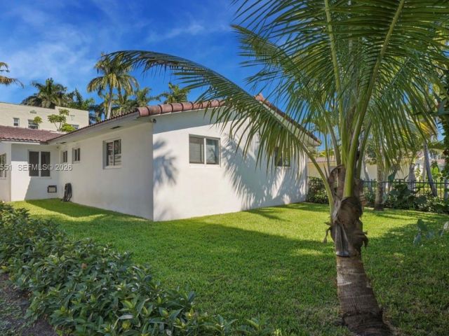 Home for sale at 1301 Hollywood Blvd - photo 7438880