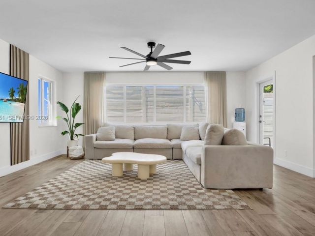 Home for sale at 1301 Hollywood Blvd - photo 7438881