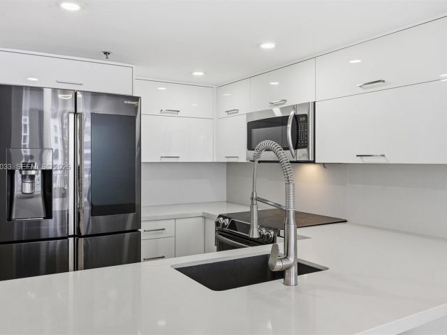 Apartment for sale  Unit #823 - photo 7469637