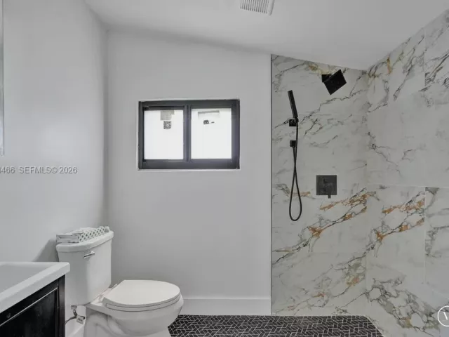 Home for sale at 1628 NE 7th Ave - photo 7448899