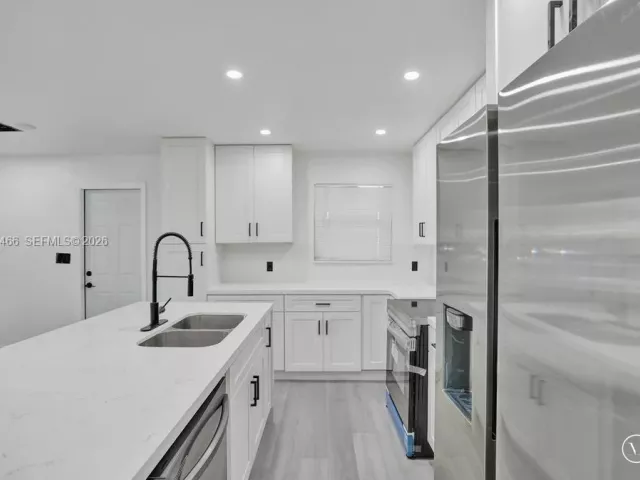 Home for sale at 1628 NE 7th Ave - photo 7448886