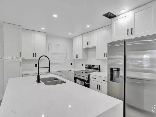 Home for sale at 1628 NE 7th Ave - photo 7448887