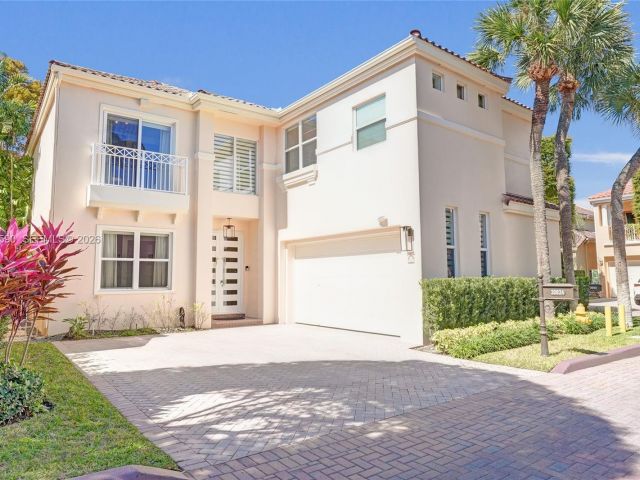 Home for rent at 20824 NE 37th Ave 20824 - photo 7476434