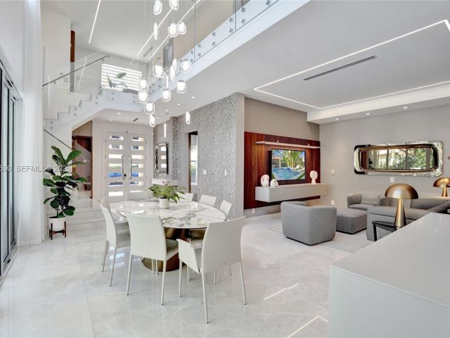 Home for rent at 20824 NE 37th Ave 20824 - photo 7476436