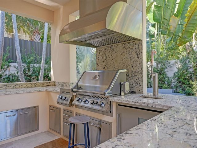 Home for rent at 20824 NE 37th Ave 20824 - photo 7476443