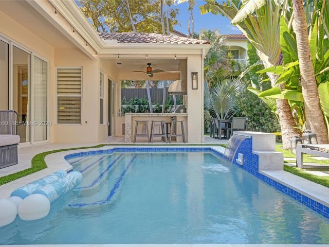 Home for rent at 20824 NE 37th Ave 20824 - photo 7476445