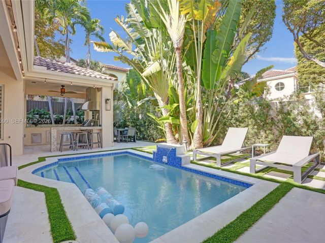 Home for rent at 20824 NE 37th Ave 20824 - photo 7476446