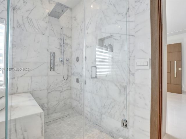 Home for rent at 20824 NE 37th Ave 20824 - photo 7476448