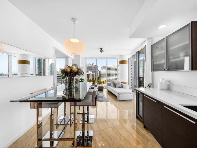 Apartment for rent  Unit #1001 - photo 7438578