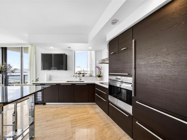 Apartment for rent  Unit #1001 - photo 7438579