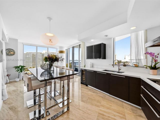 Apartment for rent  Unit #1001 - photo 7438580