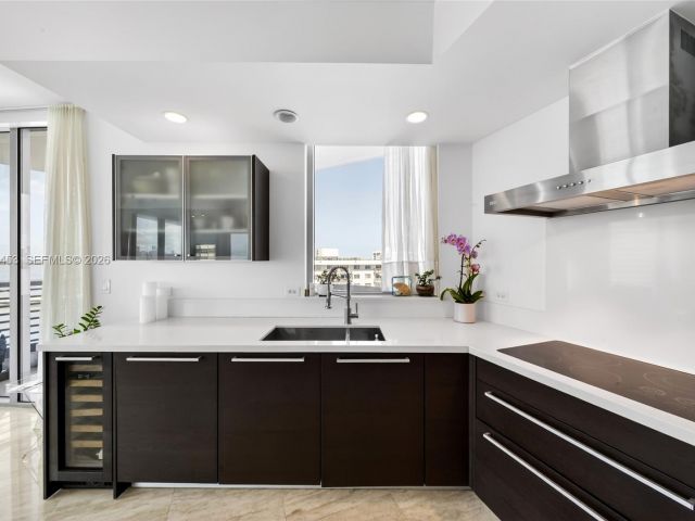 Apartment for rent  Unit #1001 - photo 7438581