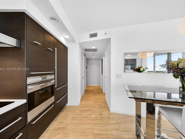 Apartment for rent  Unit #1001 - photo 7438583