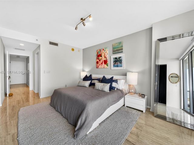 Apartment for rent  Unit #1001 - photo 7438587