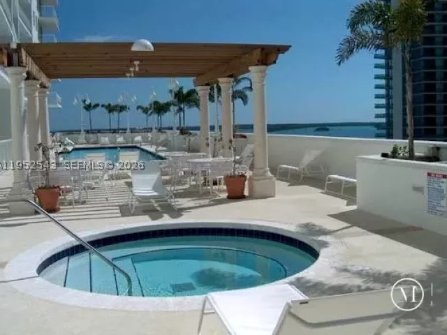 2-bedroom condo for sale in Miami - 1200 Brickell Bay Dr 1712 - MondialRealty