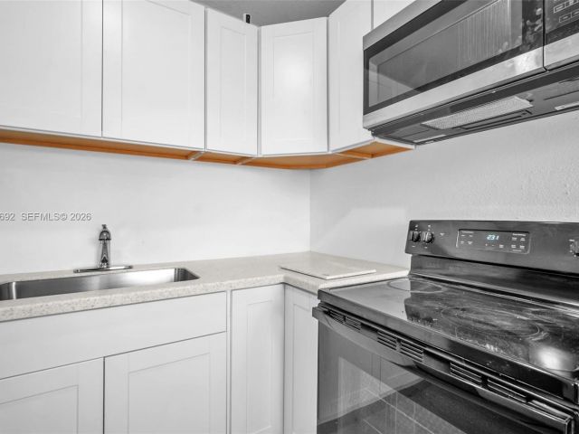 4-bedroom home for rent in Fort Lauderdale - 841 NW 15th Ter 0 - MondialRealty