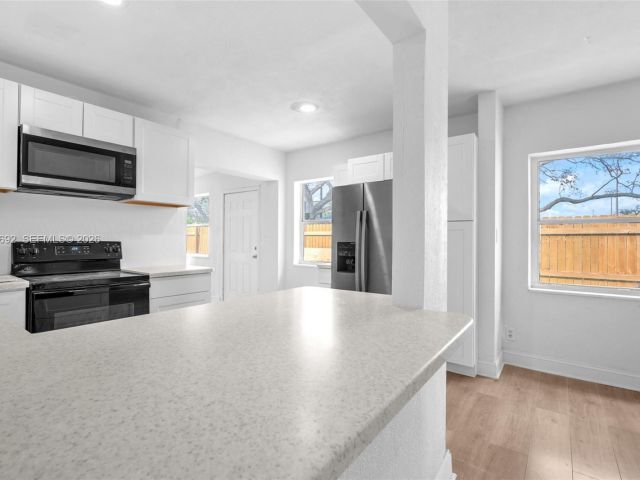 4-bedroom home for rent in Fort Lauderdale - 841 NW 15th Ter 0 - MondialRealty
