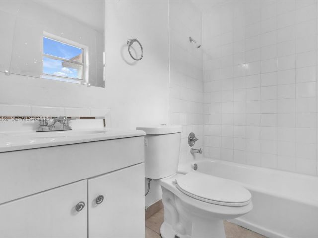 4-bedroom home for rent in Fort Lauderdale - 841 NW 15th Ter 0 - MondialRealty