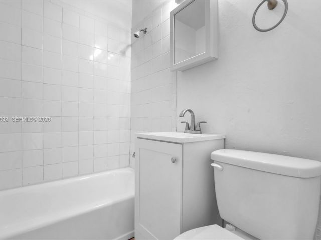 4-bedroom home for rent in Fort Lauderdale - 841 NW 15th Ter 0 - MondialRealty