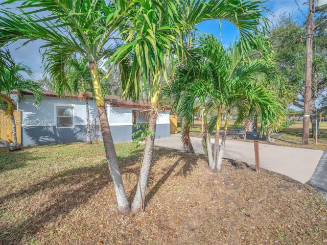 4-bedroom home for rent in Fort Lauderdale - 841 NW 15th Ter 0 - MondialRealty