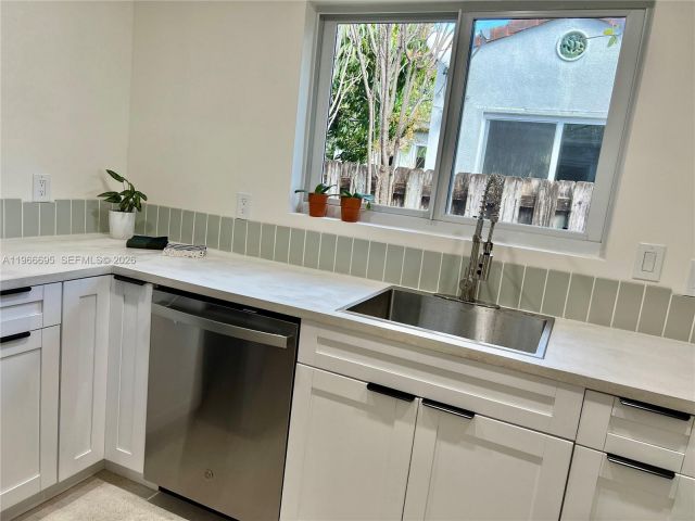 2-bedroom home for rent in Hollywood - 1623 Johnson St 1623 - MondialRealty