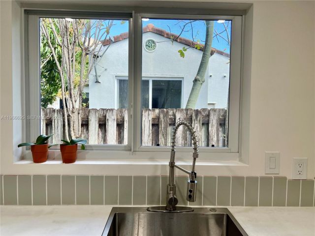 2-bedroom home for rent in Hollywood - 1623 Johnson St 1623 - MondialRealty